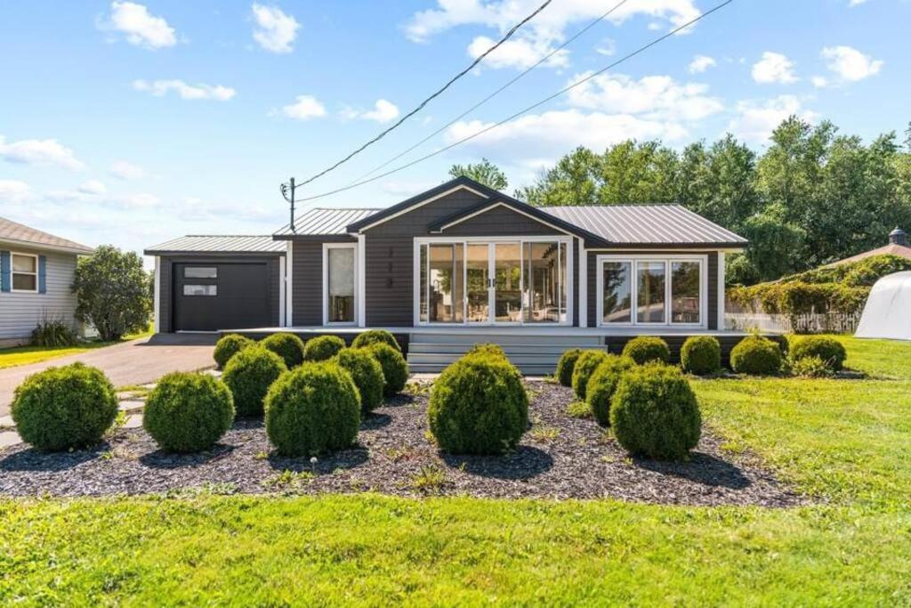 Waterfront Cottage "The Dream" With Private Hot Tub Shediac Exteriér fotografie