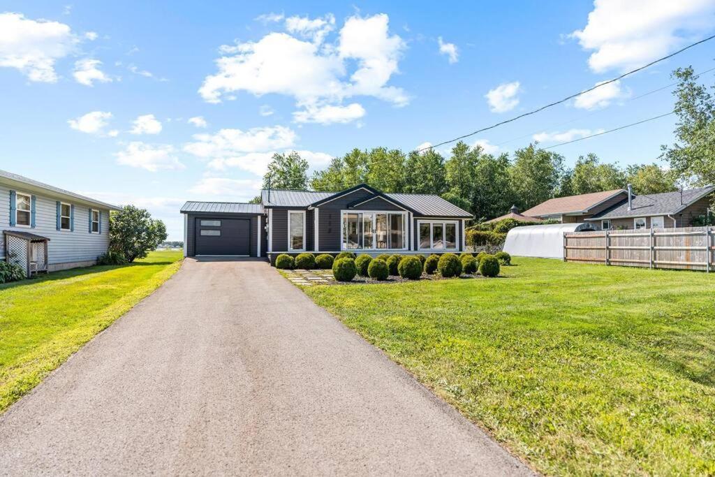 Waterfront Cottage "The Dream" With Private Hot Tub Shediac Exteriér fotografie